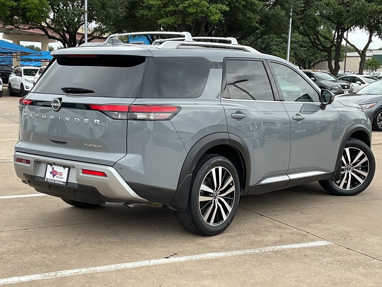 Used 2024 Nissan Pathfinder Platinum image 5