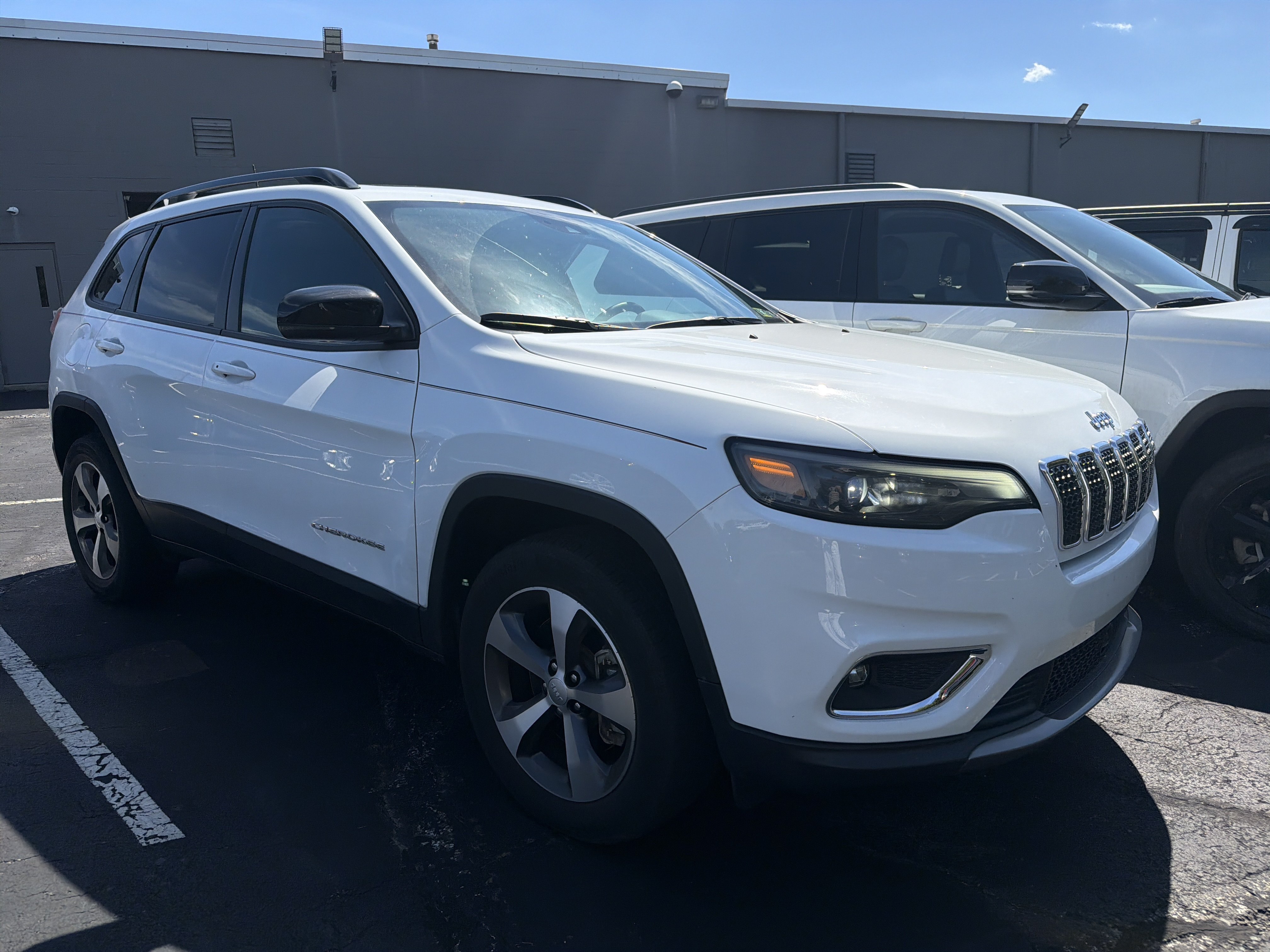 Used 2022 Jeep Cherokee Limited AWD/4WD image 1