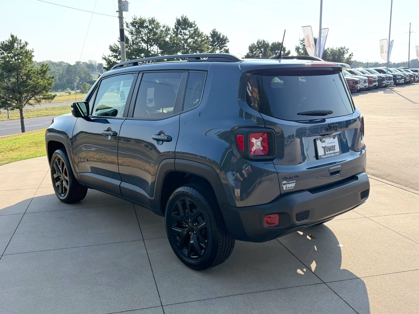 Used 2023 Jeep Renegade Altitude w/ Sun/Sound Group AWD/4WD image 4