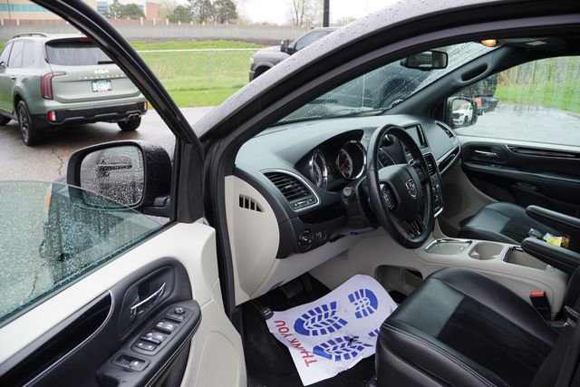Used 2018 Dodge Grand Caravan SXT FWD image 14