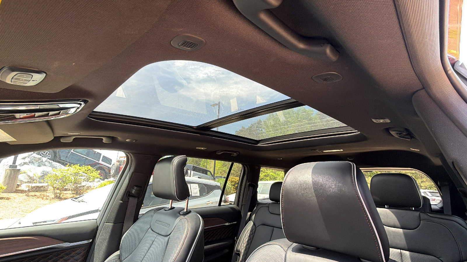 Used 2025 Jeep Grand Cherokee L Summit w/ Advanced Protech Group IV image 18