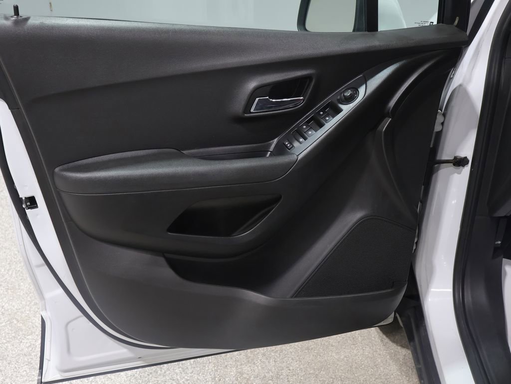 Used 2017 Chevrolet Trax LS image 13