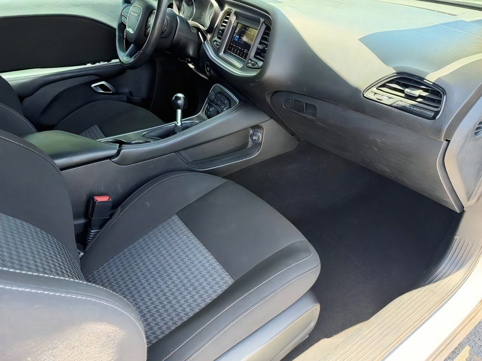 Used 2022 Dodge Challenger R/T RWD image 13