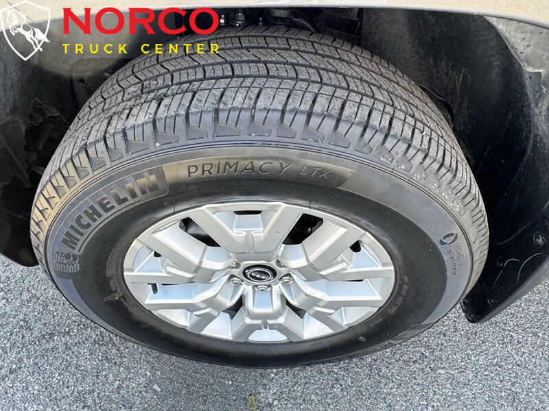 Used 2023 Nissan Frontier SV w/ Technology Package RWD image 13