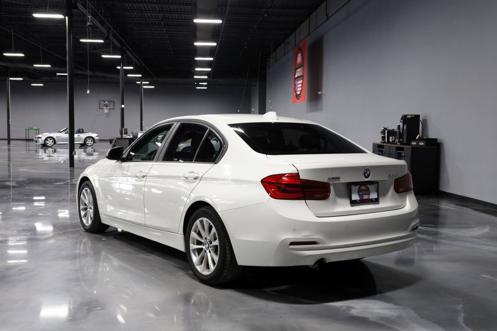 Used 2017 BMW 320i xDrive Sedan AWD/4WD image 5