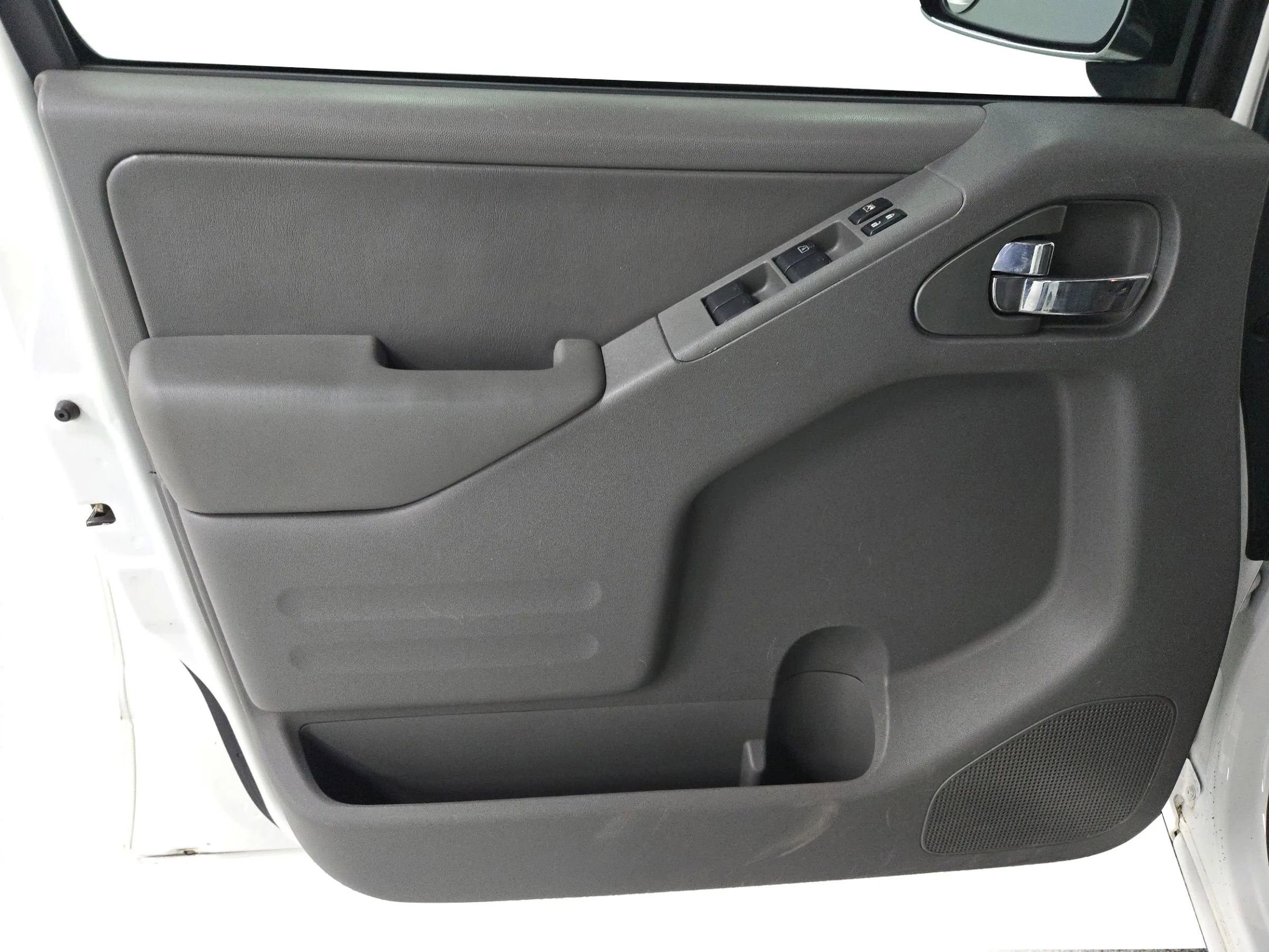 Used 2015 Nissan Frontier SL w/ Moonroof Package image 21