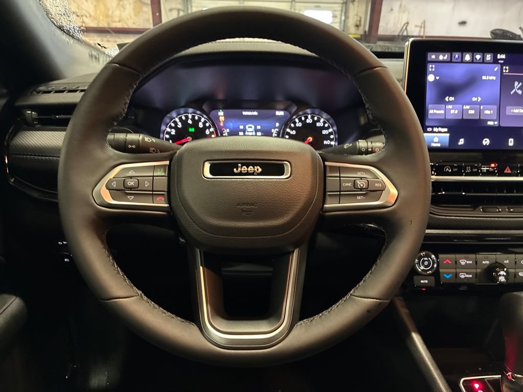 New 2025 Jeep Compass Latitude w/ Sun & Sound Group AWD/4WD image 15