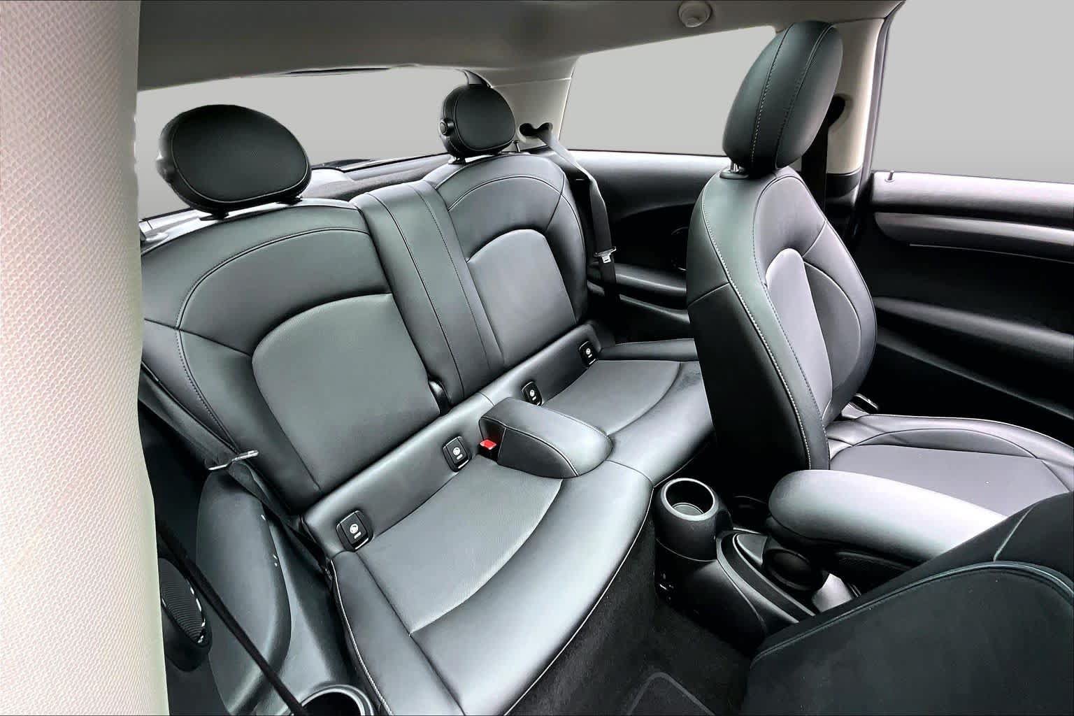 Used 2022 MINI Cooper 2-Door Hardtop FWD image 19