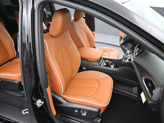 New 2026 Chrysler Pacifica Pinnacle image 19