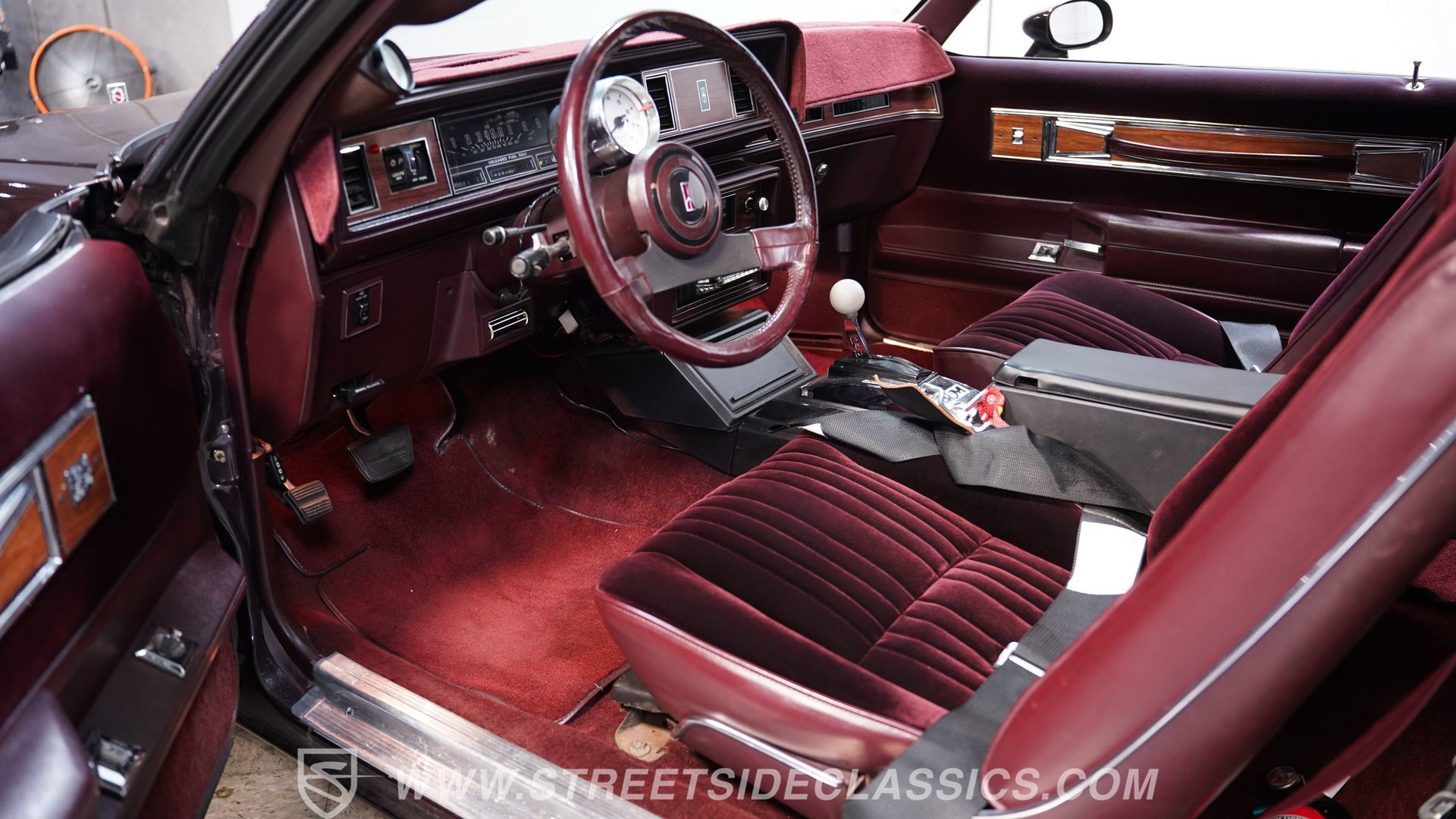 Used 1988 Oldsmobile Cutlass Supreme Classic Brougham RWD image 4