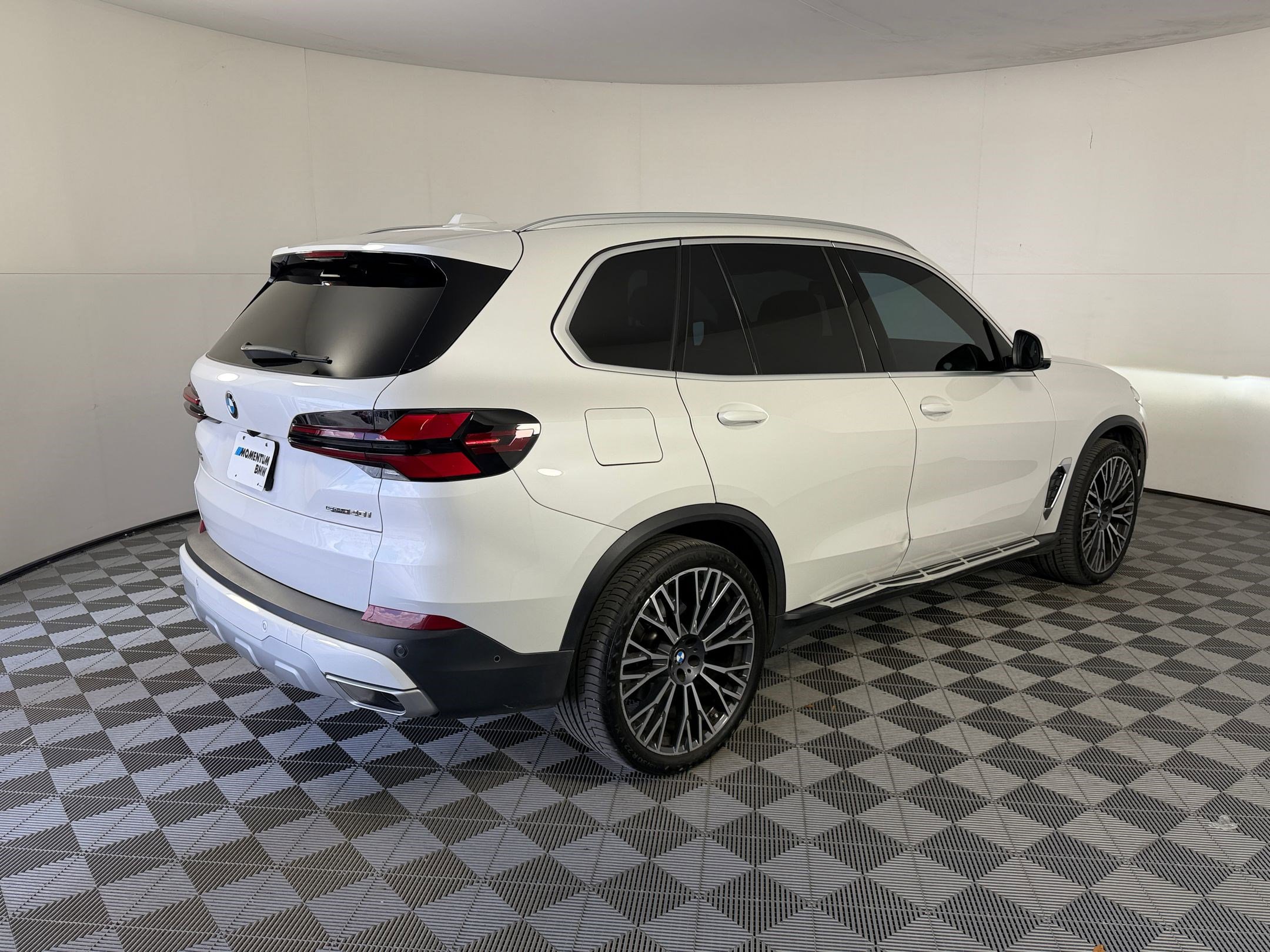 Certified 2025 BMW X5 sDrive40i w/ Executive Package RWD image 9