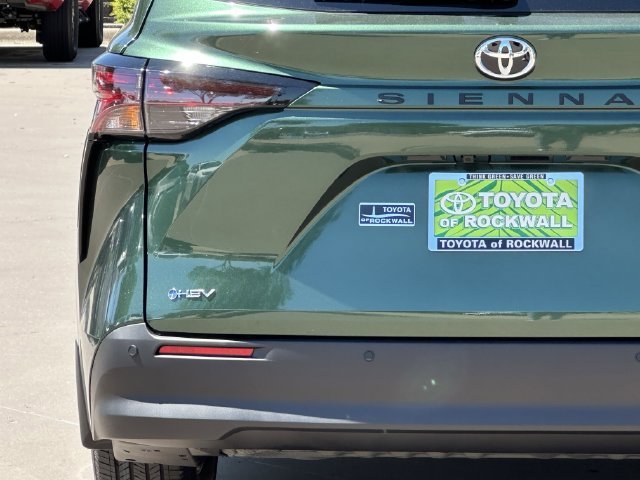 New 2026 Toyota Sienna XLE FWD image 5