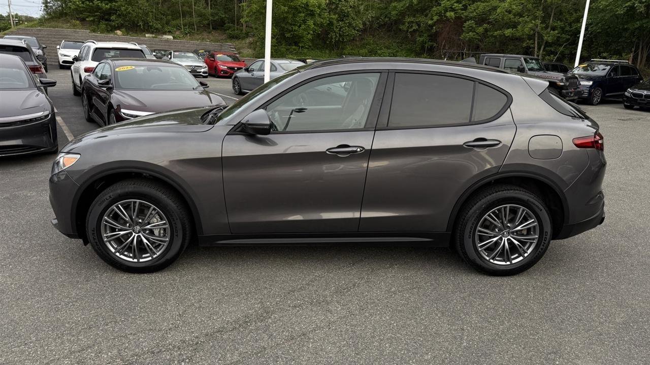 Used 2023 Alfa Romeo Stelvio Sprint AWD/4WD image 12