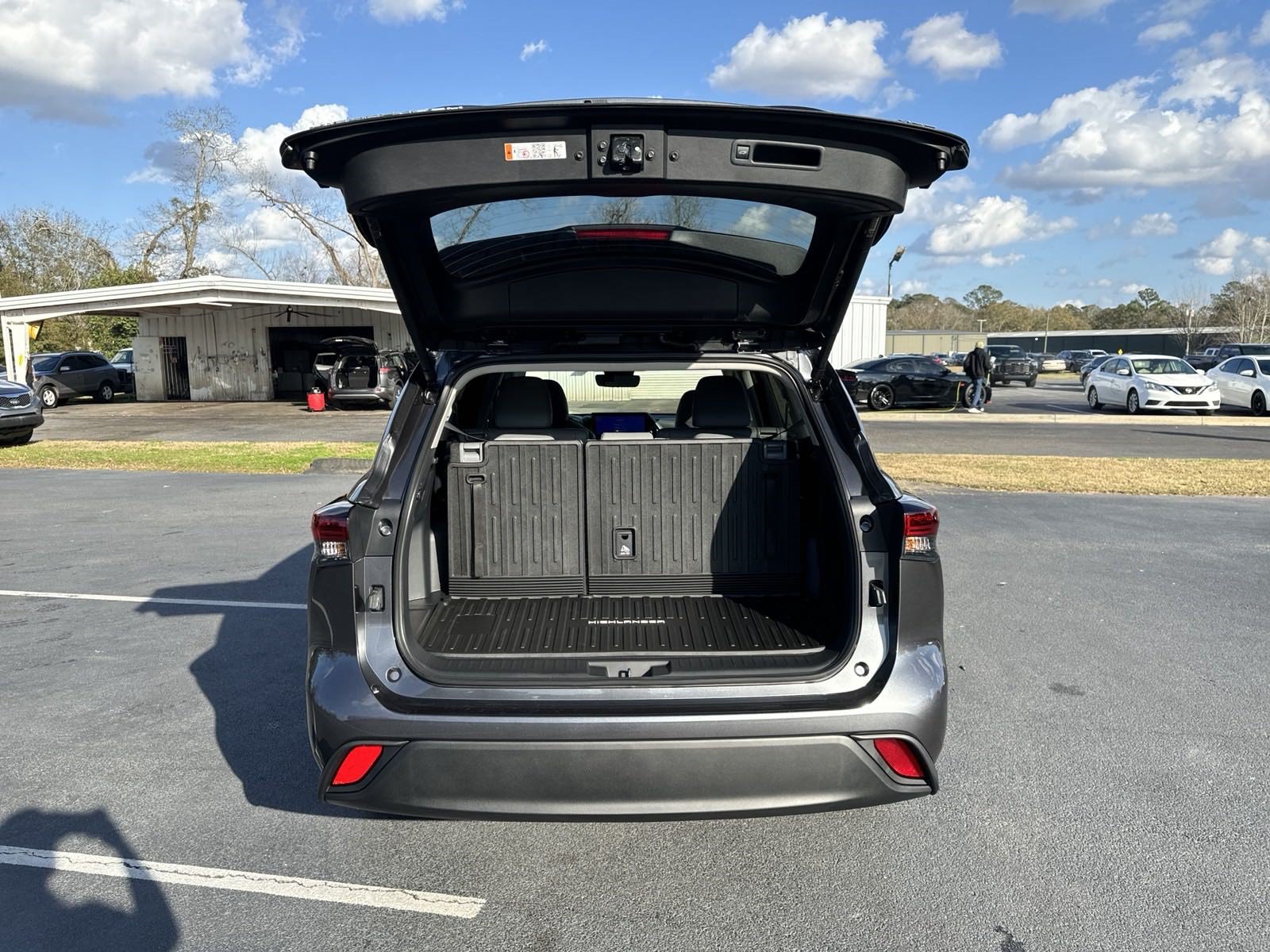 New 2025 Toyota Highlander XLE FWD image 41