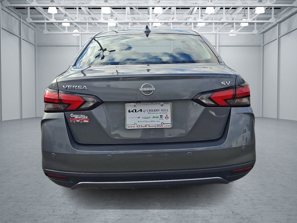 Used 2024 Nissan Versa SV FWD image 4