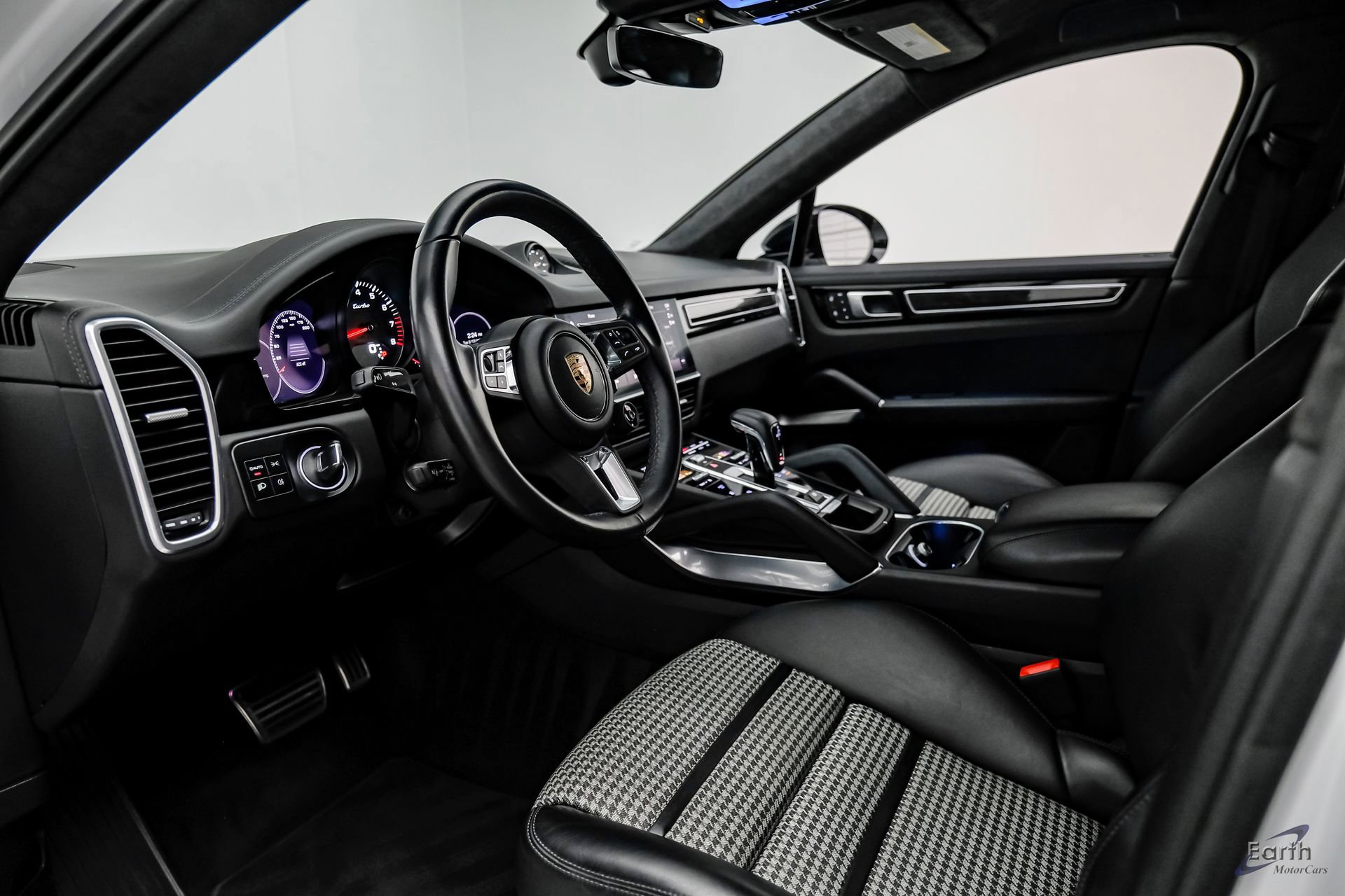 Used 2022 Porsche Cayenne Turbo image 35