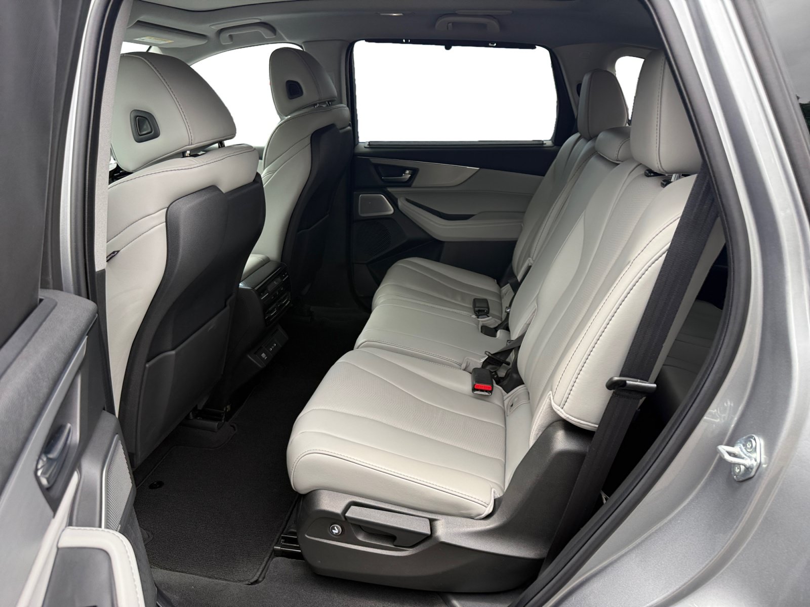 Used 2025 Acura MDX SH-AWD w/ Technology Package image 16