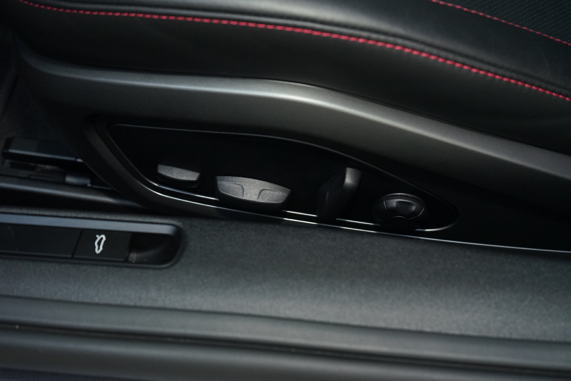 Used 2024 Porsche 911 Carrera S w/ Sport Package RWD image 21