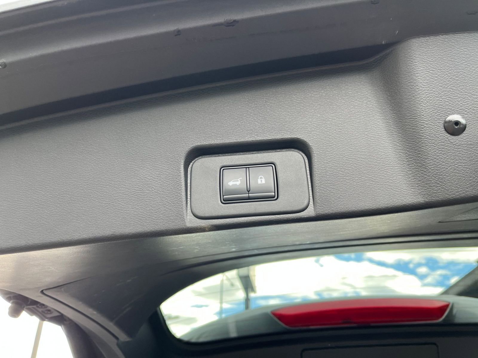 Used 2025 Nissan Rogue SV FWD image 23