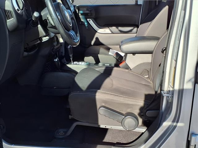 Used 2015 Jeep Wrangler Unlimited Sahara w/ Dual Top Group image 14