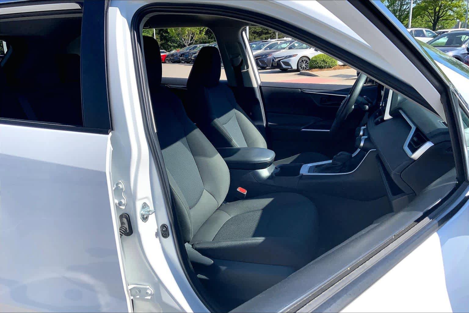 Used 2024 Toyota RAV4 LE AWD/4WD image 9