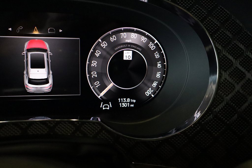 Used 2025 Bentley Bentayga image 40