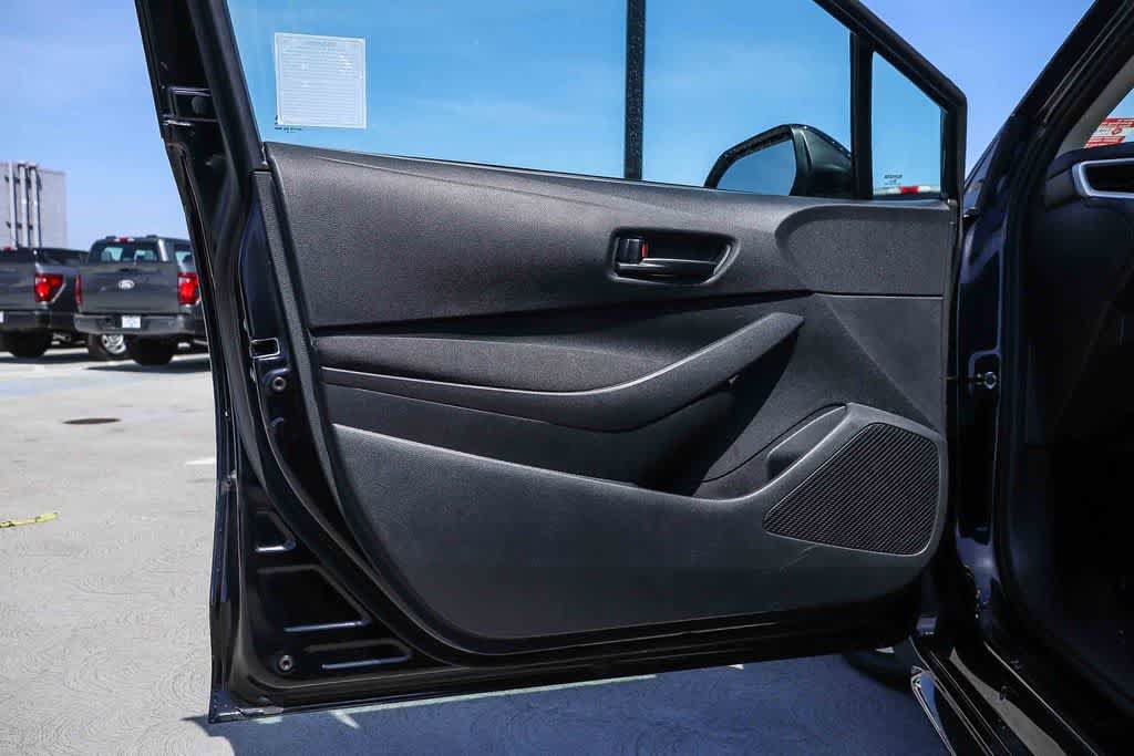 Used 2025 Toyota Corolla LE FWD image 21