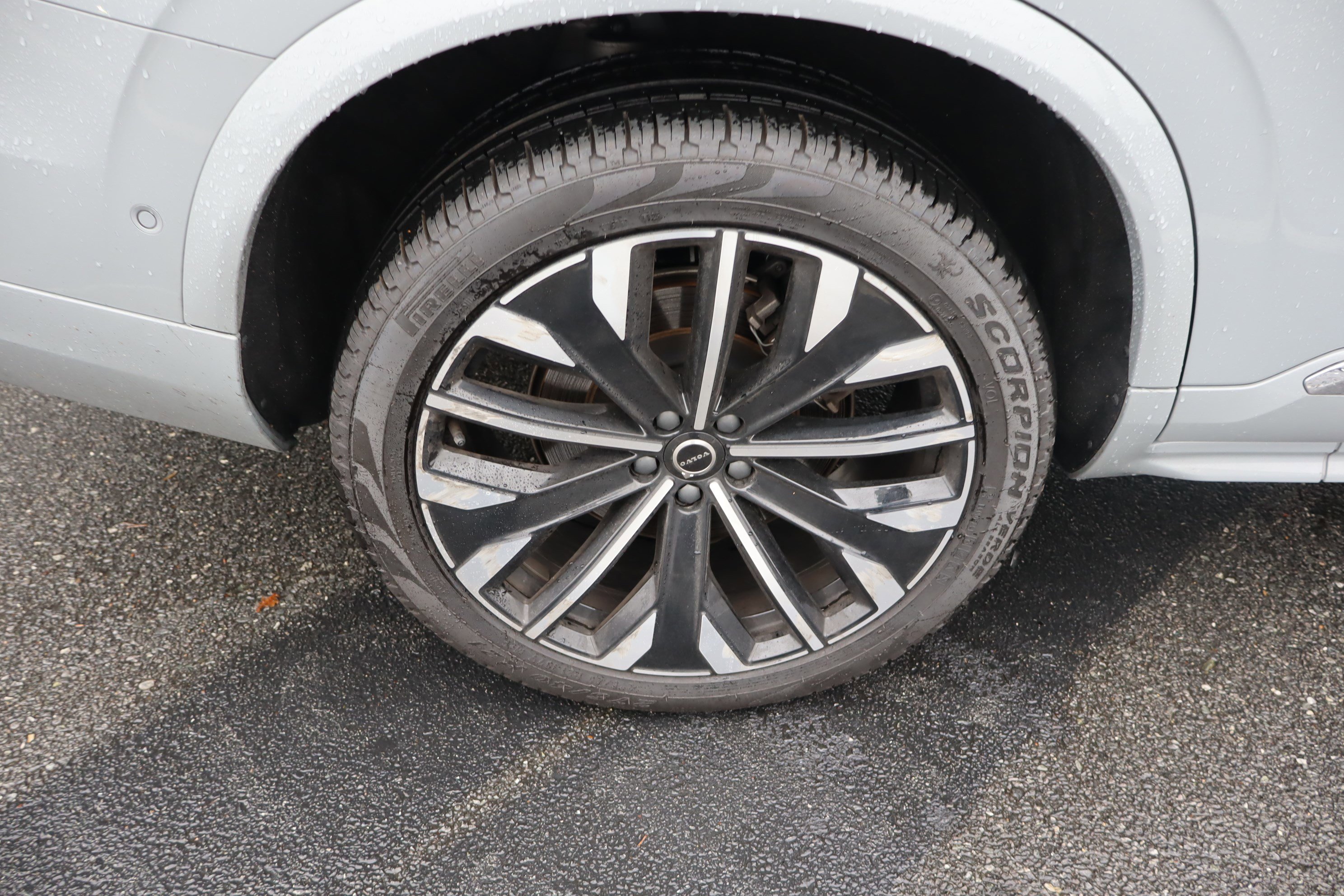 Used 2025 Volvo XC90 B6 Plus image 40