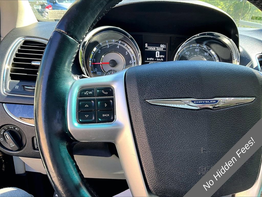 Used 2015 Chrysler Town & Country Touring FWD image 15
