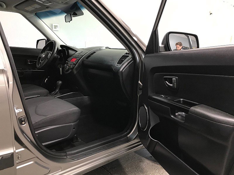 Used 2011 Kia Soul + FWD image 12