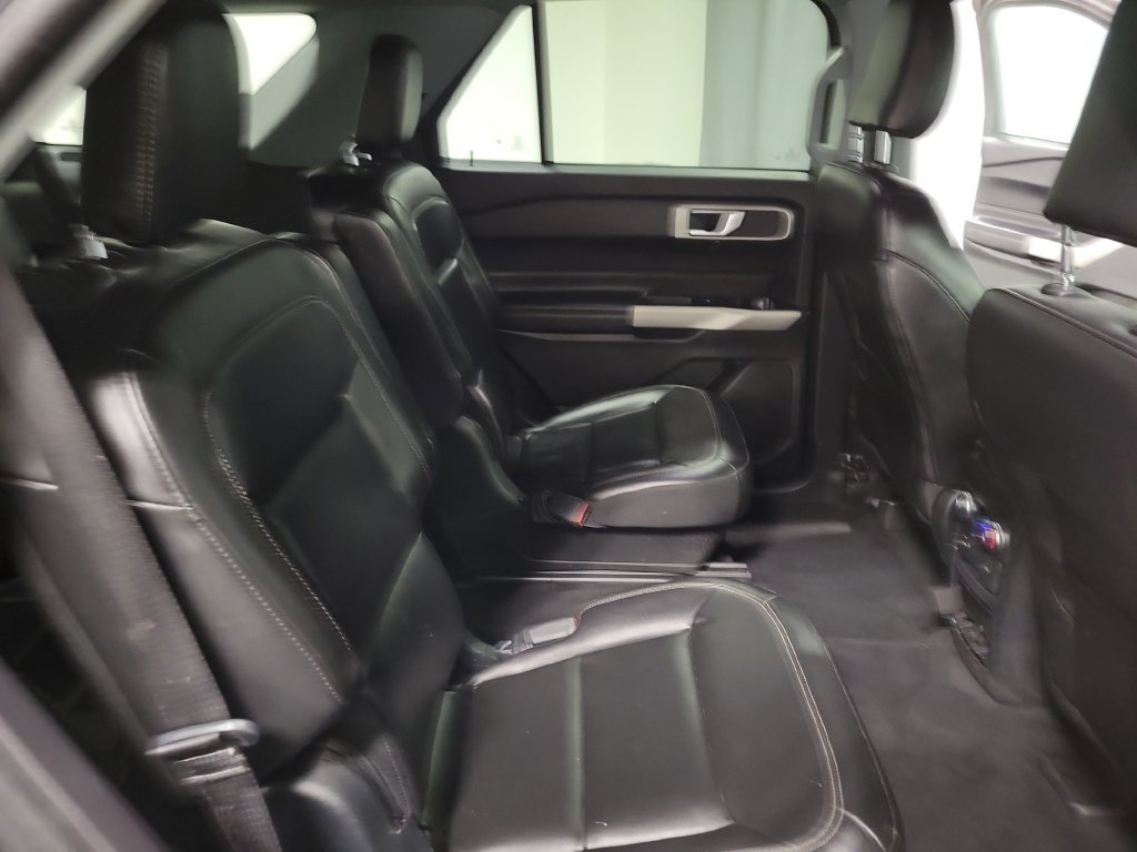 Used 2022 Ford Explorer XLT w/ Equipment Group 202A AWD/4WD image 32