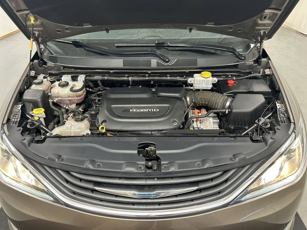 Used 2018 Chrysler Pacifica Limited FWD image 25