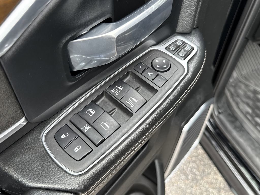 Used 2024 RAM 3500 Laramie image 12