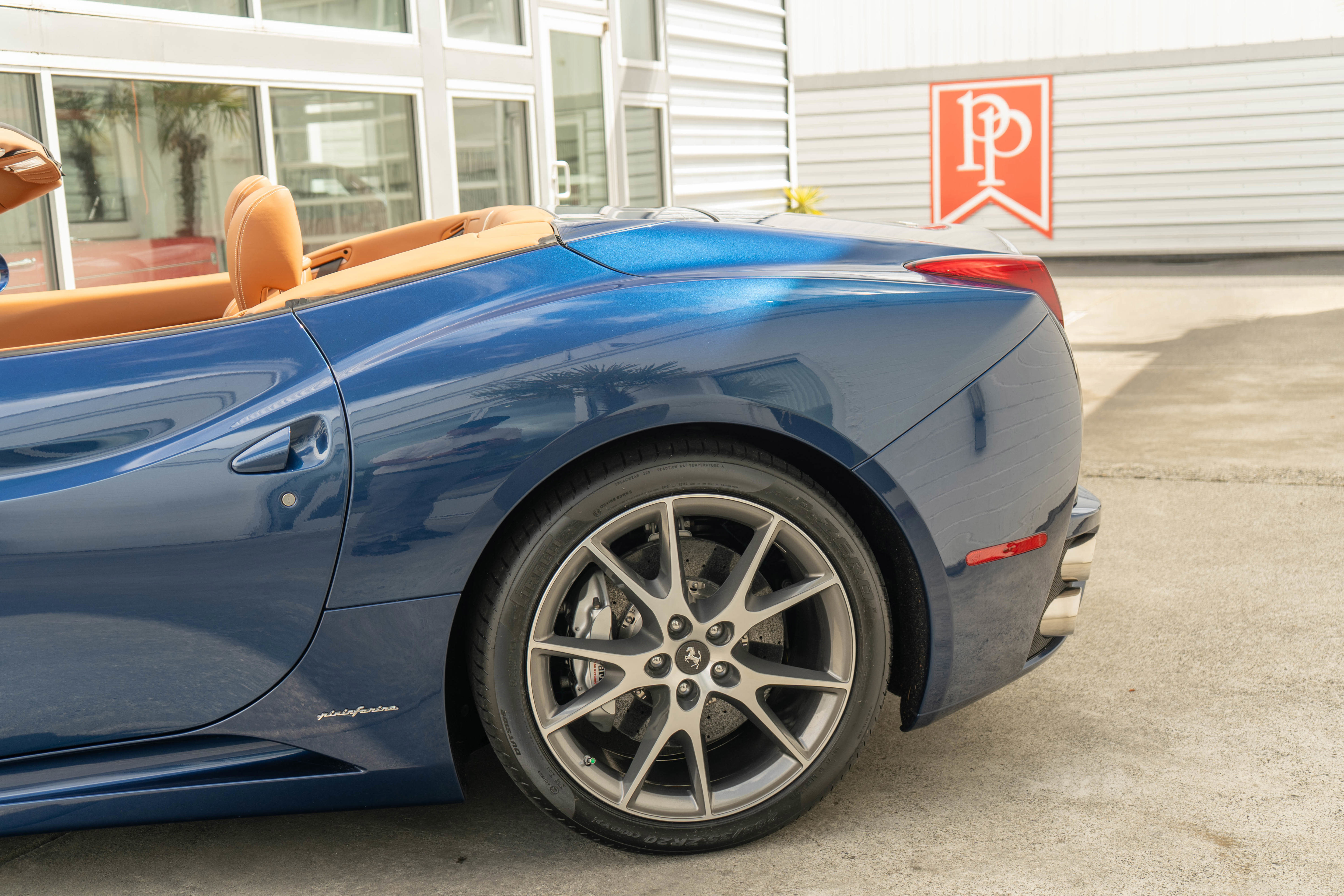 Used 2012 Ferrari California RWD image 5