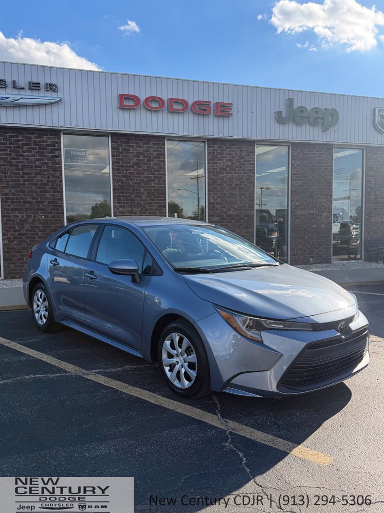Used 2025 Toyota Corolla LE FWD image 7