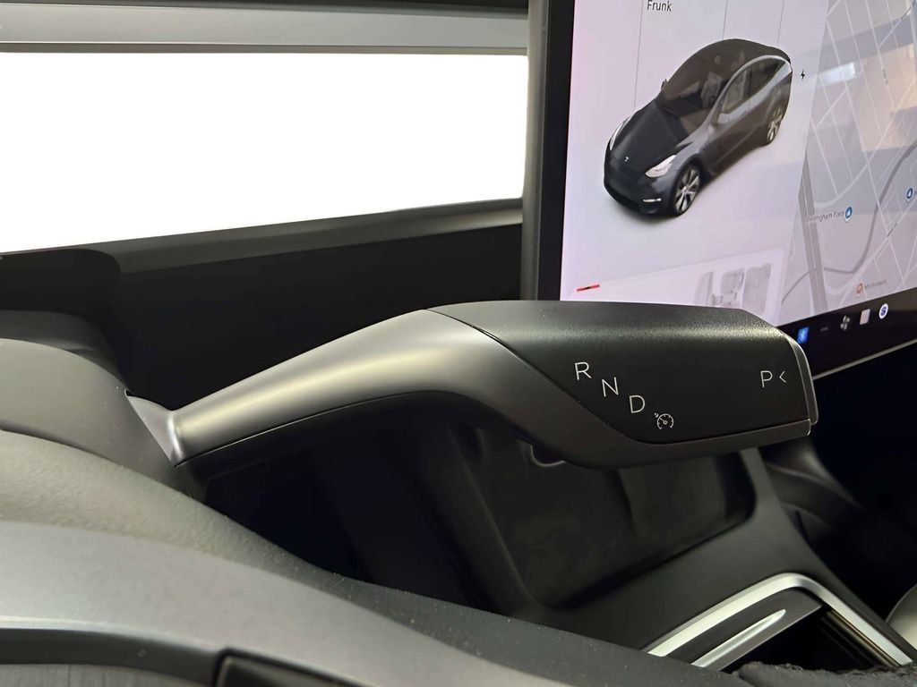 Used 2022 Tesla Model Y Long Range AWD/4WD image 30