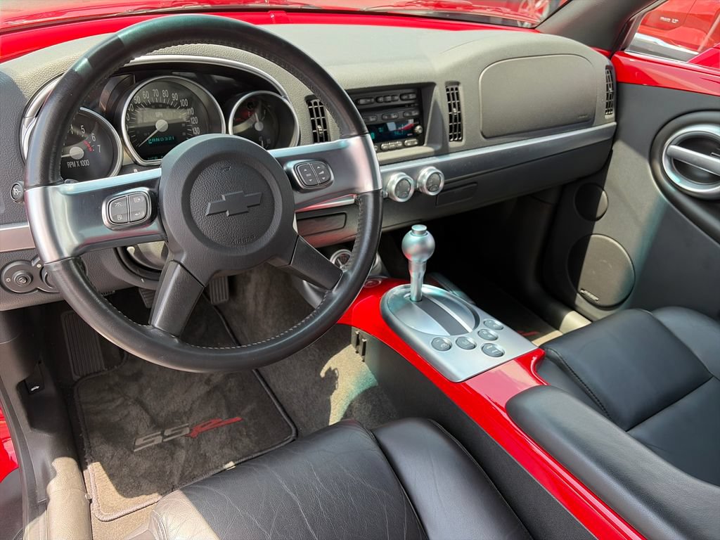 Used 2004 Chevrolet SSR w/ Preferred Equipment Group RWD image 10