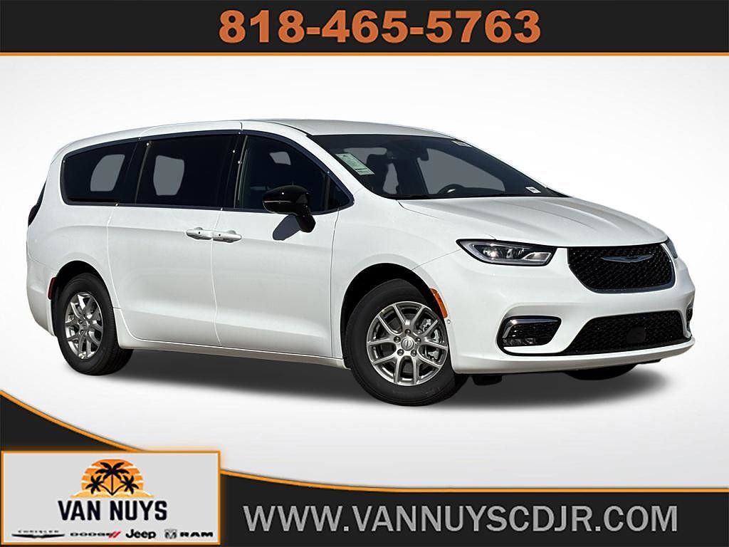 New 2026 Chrysler Pacifica Select