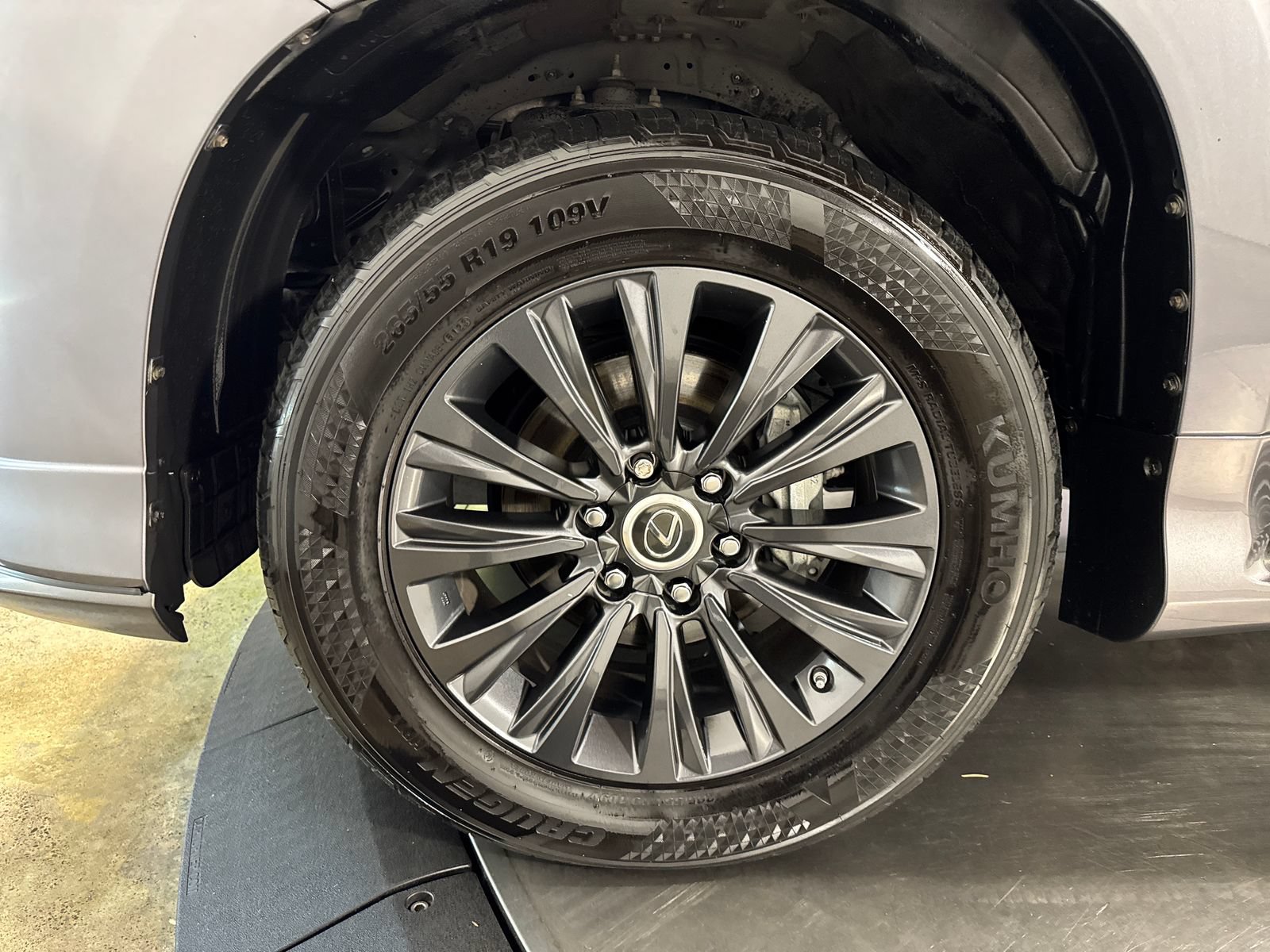 Used 2021 Lexus GX 460 Premium w/ Accessory Package AWD/4WD image 2