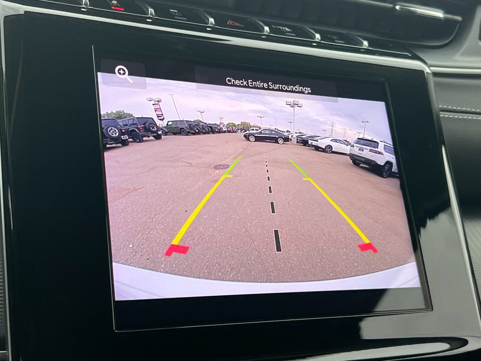 Used 2023 Jeep Grand Cherokee Laredo AWD/4WD image 22