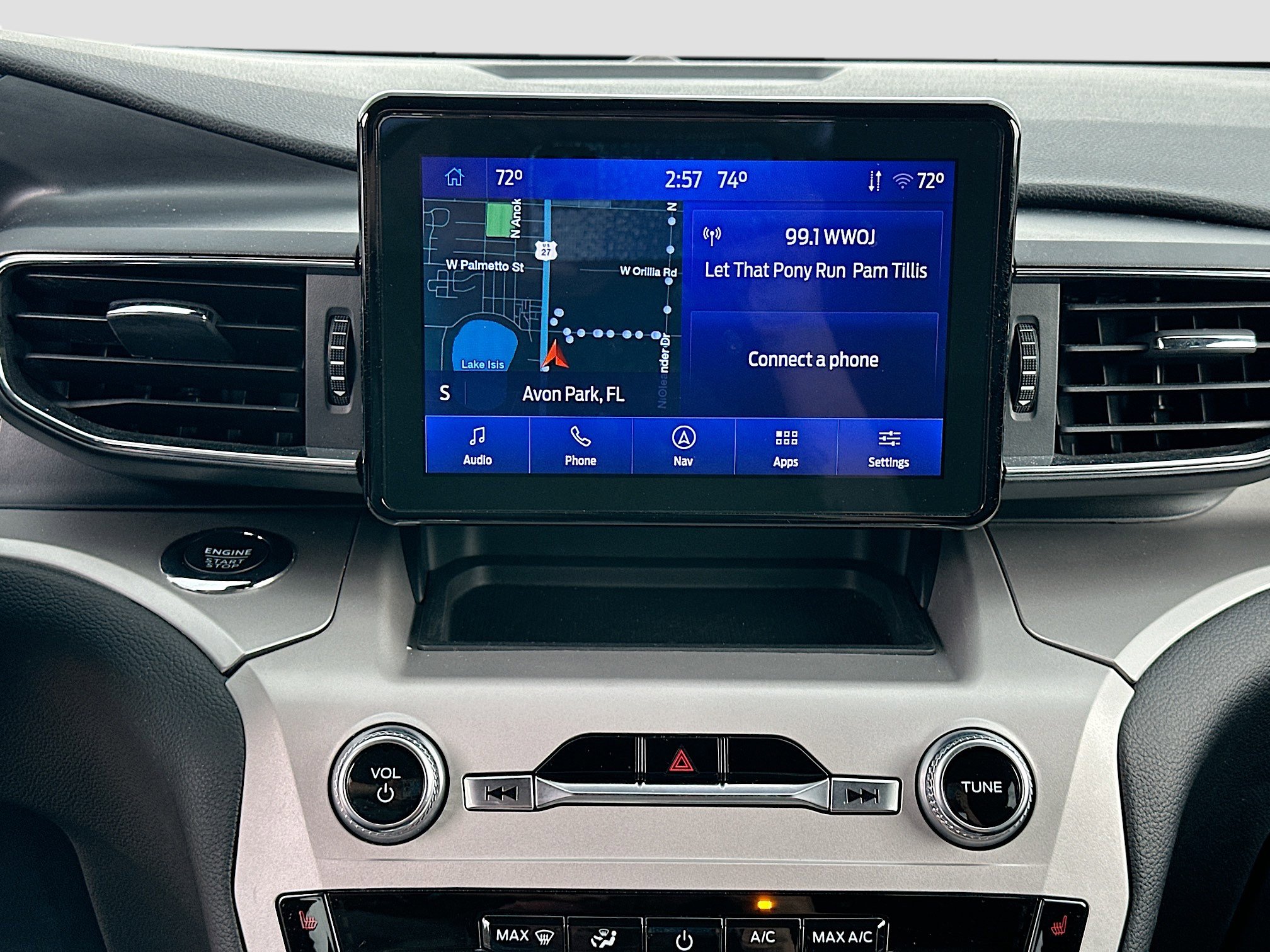 Certified 2022 Ford Explorer XLT w/ Equipment Group 202A image 15