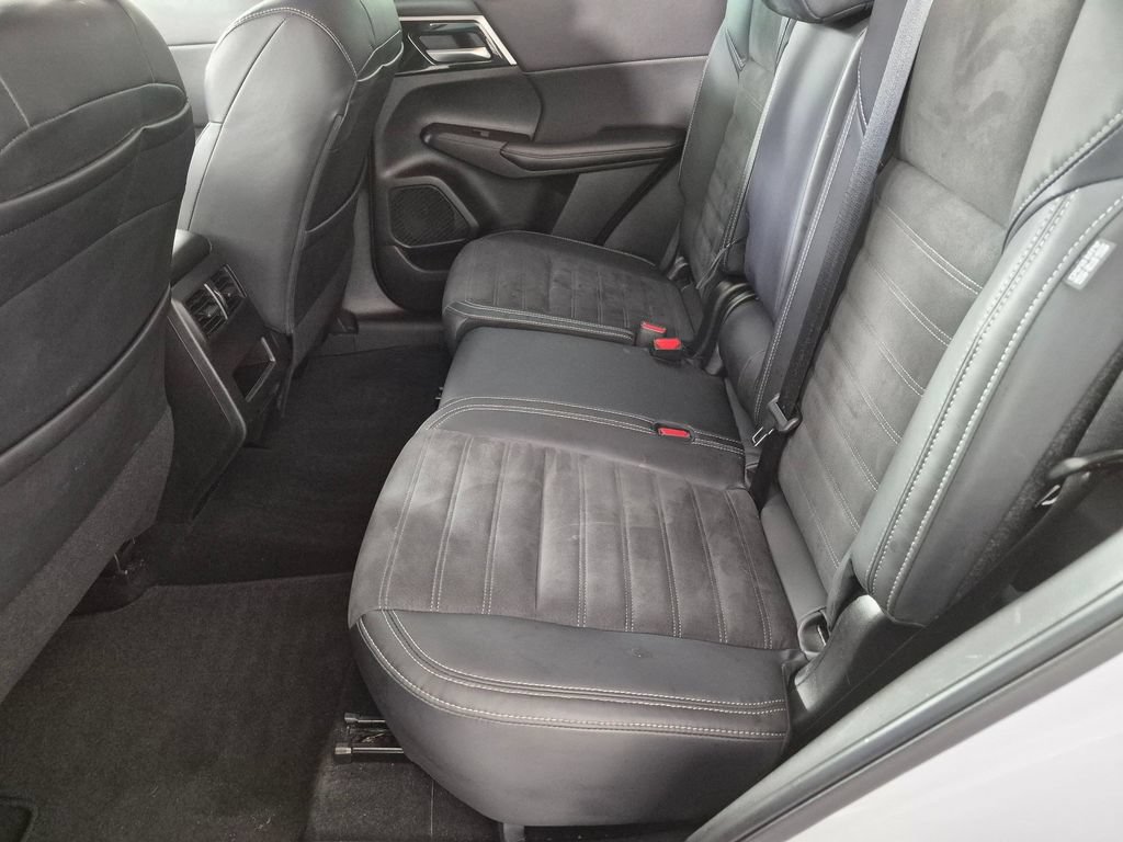 Used 2023 Mitsubishi Outlander SE FWD image 25