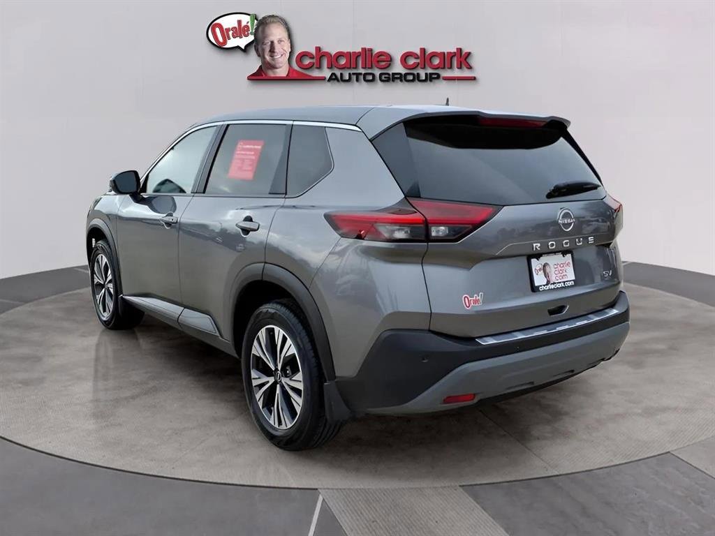 Used 2023 Nissan Rogue SV image 3