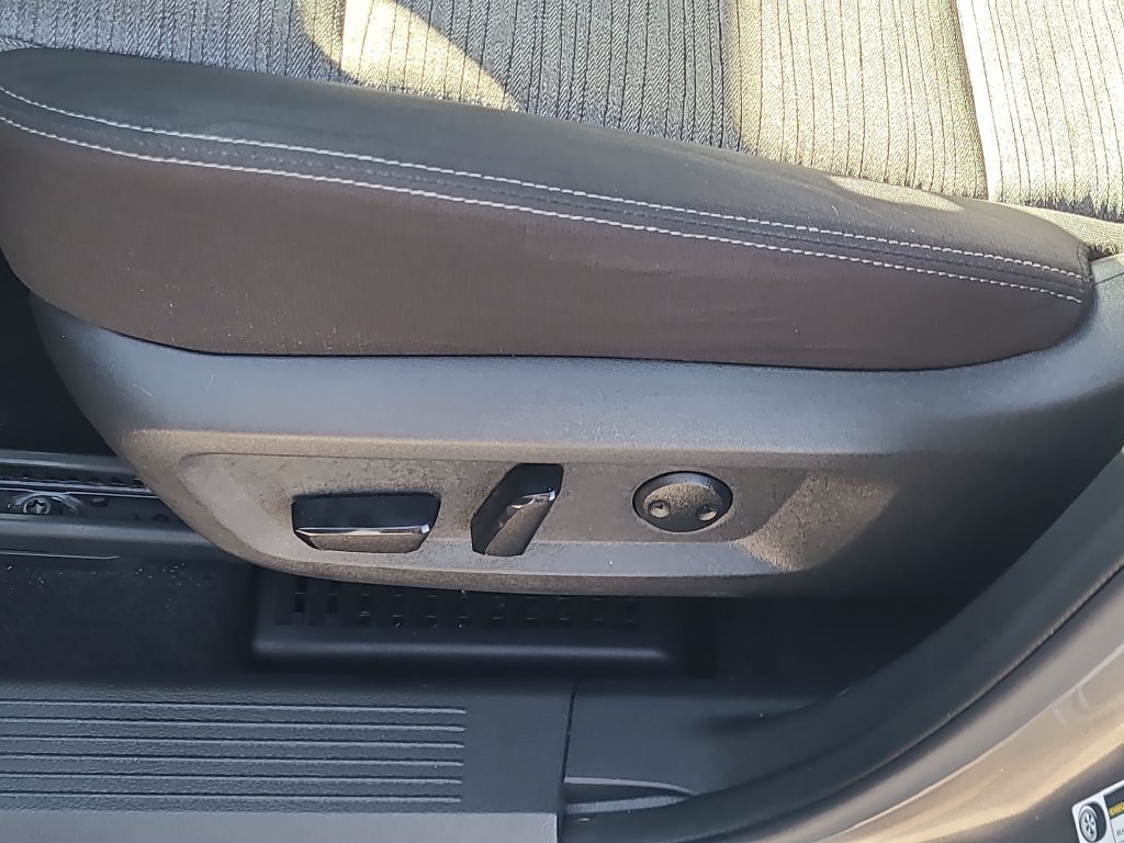 Used 2023 Nissan Rogue SV FWD image 23