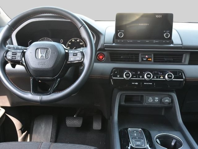 Used 2025 Honda Pilot Sport image 12