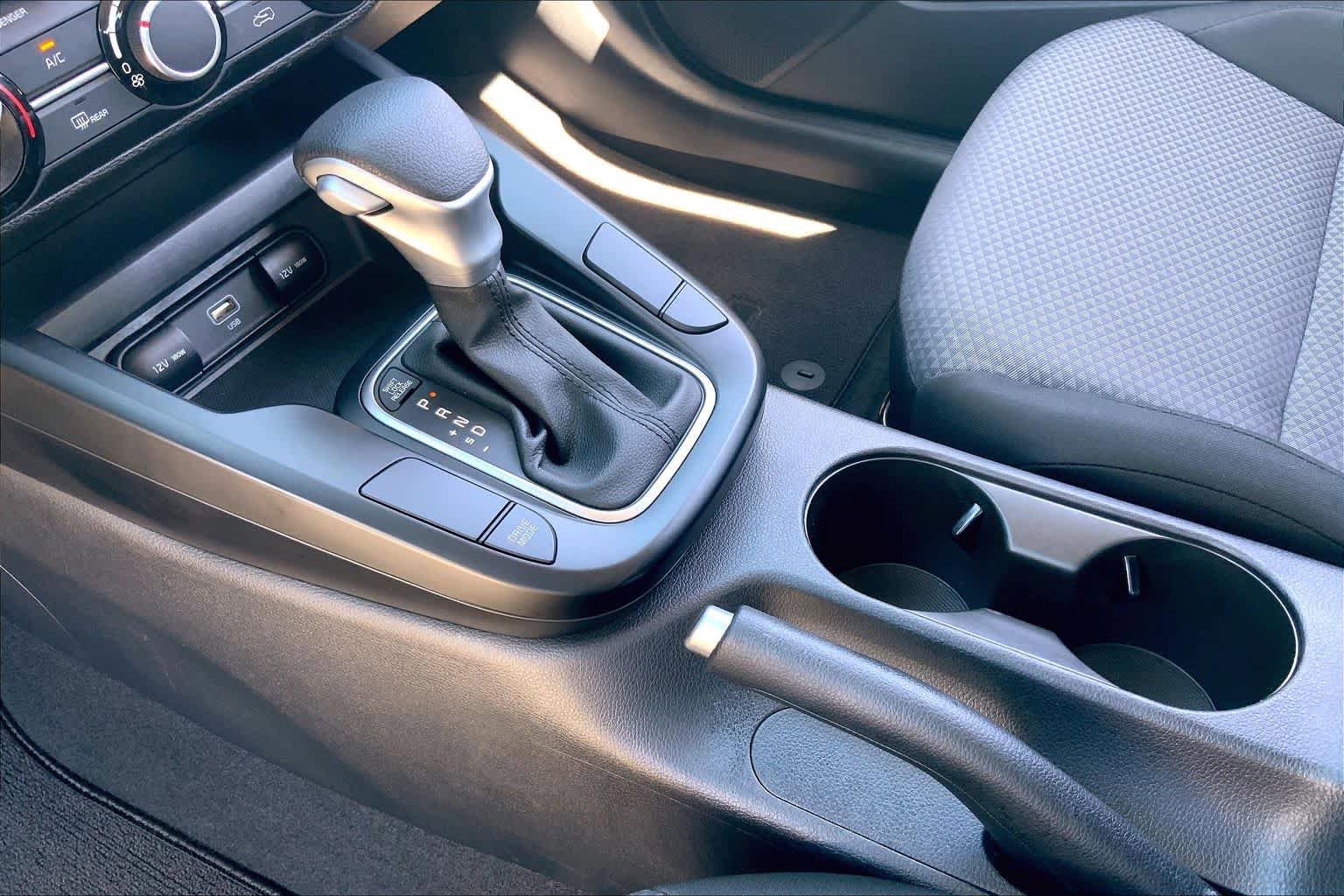 Used 2025 Kia Soul LX w/ LX Technology Package FWD image 17
