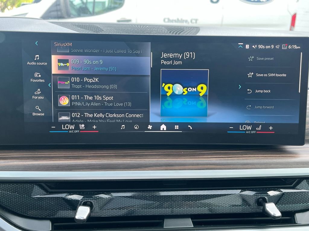 Used 2025 BMW X5 xDrive40i w/ Climate Comfort Package image 16