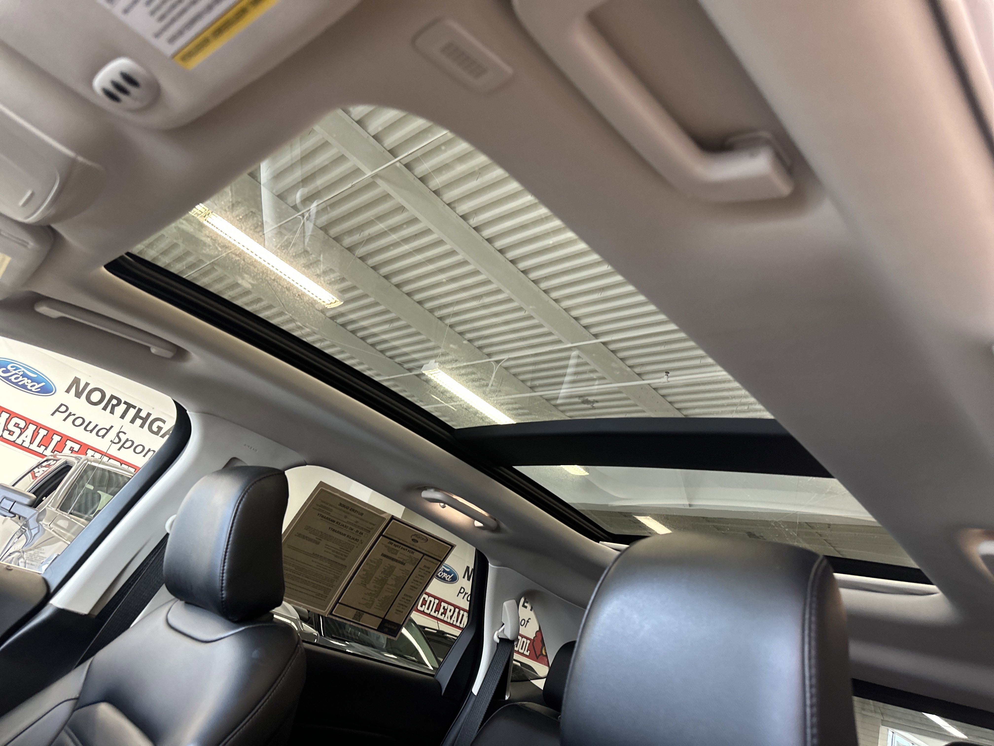 Used 2024 Ford Edge SEL w/ Convenience Package image 4