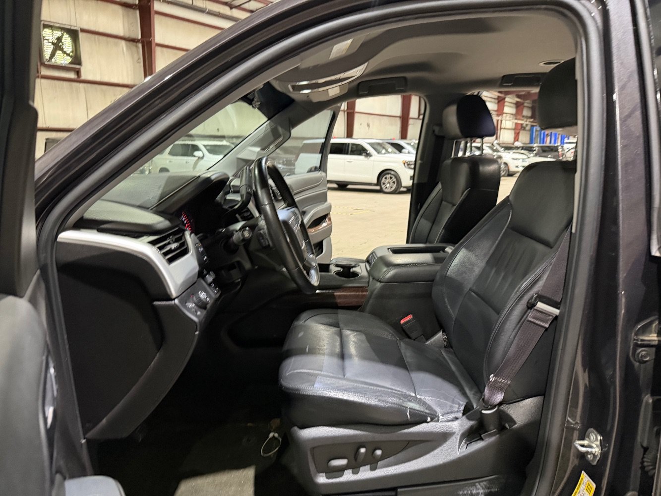 Used 2015 GMC Yukon SLE w/ Convenience Package RWD image 13