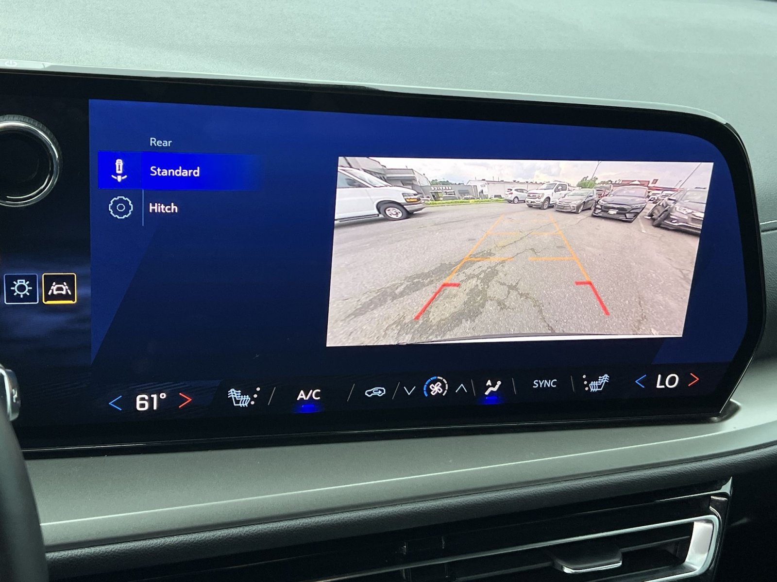 Used 2025 Chevrolet Traverse LT AWD/4WD image 19